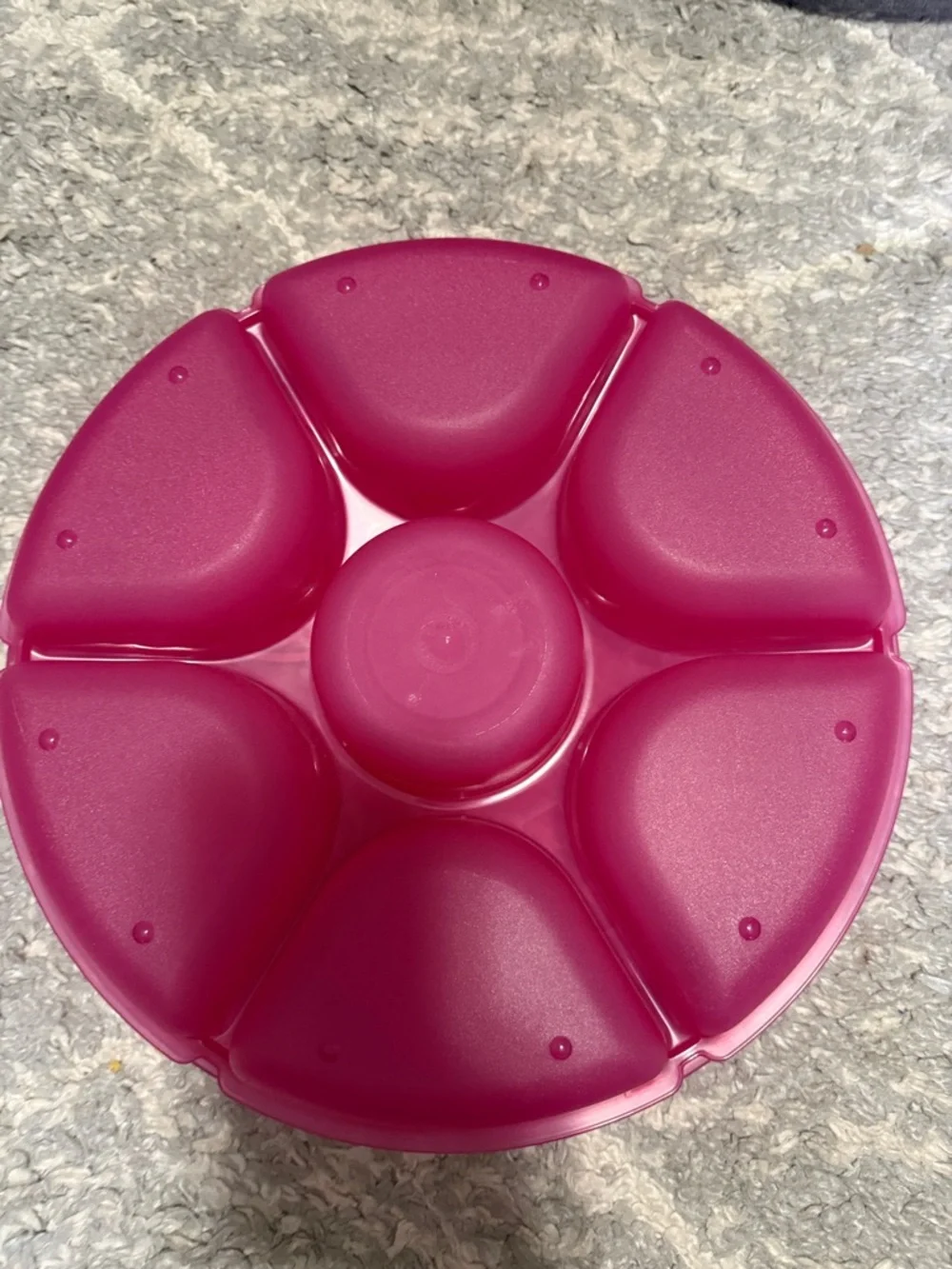 Tupperware Magenta Serving Center Set